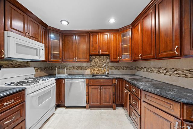 16737 109th Road, Jamaica, NY 11433