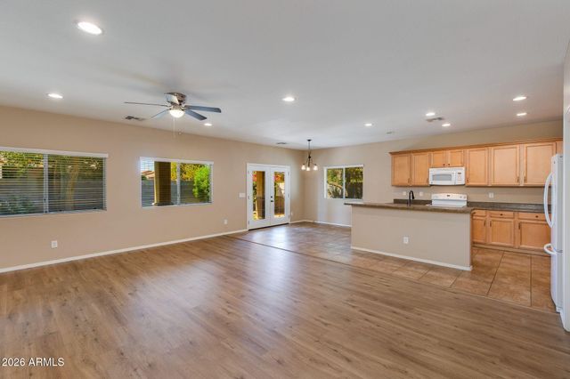 613 W STANLEY Avenue, San Tan Valley, AZ 85140