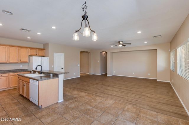 613 W STANLEY Avenue, San Tan Valley, AZ 85140