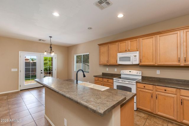 613 W STANLEY Avenue, San Tan Valley, AZ 85140