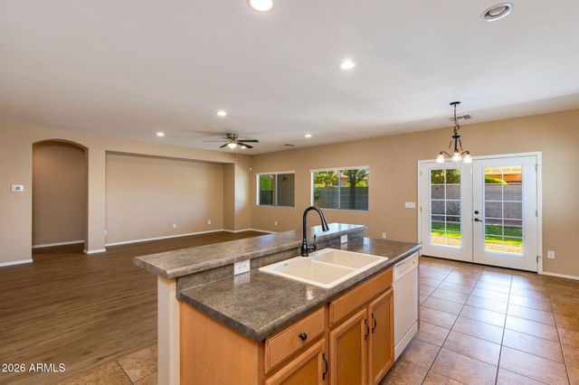 613 W STANLEY Avenue, San Tan Valley, AZ 85140