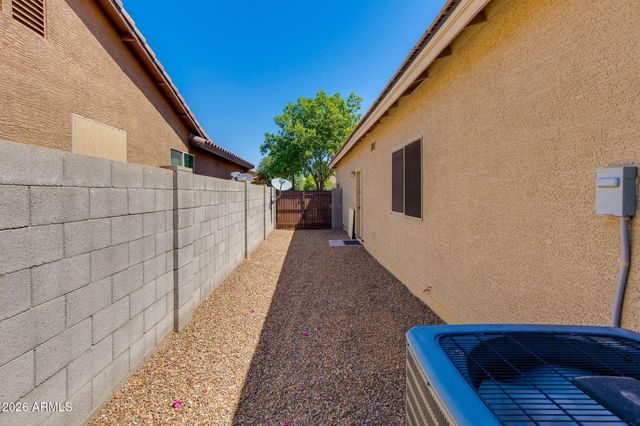 613 W STANLEY Avenue, San Tan Valley, AZ 85140