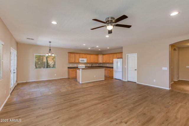 613 W STANLEY Avenue, San Tan Valley, AZ 85140