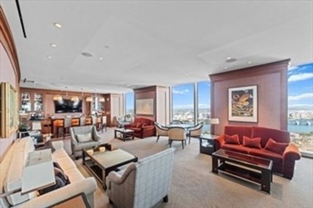 1 Dalton 3506, Boston, MA 02115