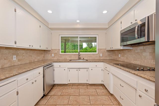 21 Saratoga Cir, Sacramento, CA 95864