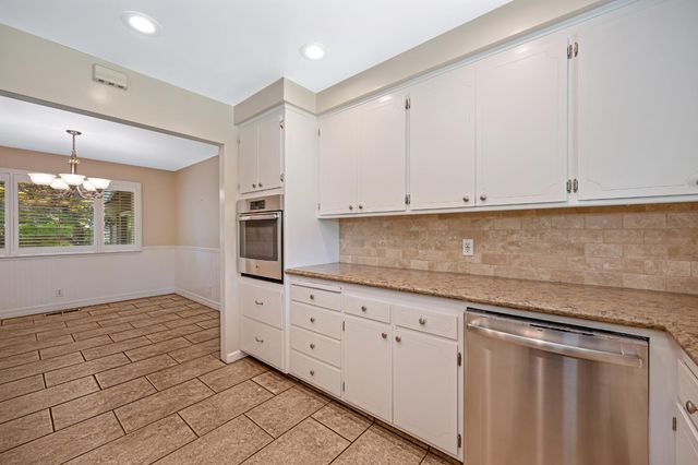 21 Saratoga Cir, Sacramento, CA 95864