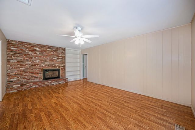 21 Saratoga Cir, Sacramento, CA 95864