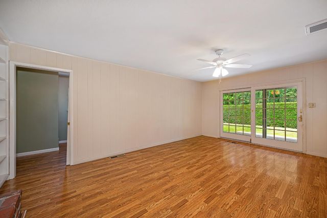 21 Saratoga Cir, Sacramento, CA 95864