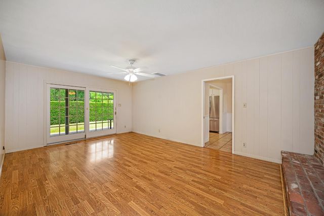 21 Saratoga Cir, Sacramento, CA 95864