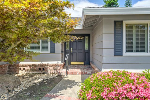 21 Saratoga Cir, Sacramento, CA 95864