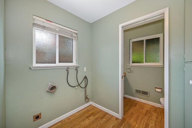 21 Saratoga Cir, Sacramento, CA 95864