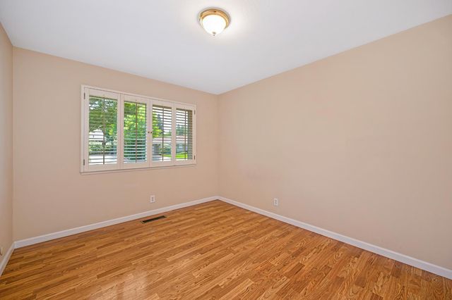 21 Saratoga Cir, Sacramento, CA 95864