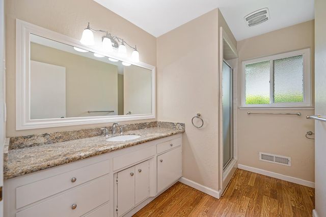 21 Saratoga Cir, Sacramento, CA 95864