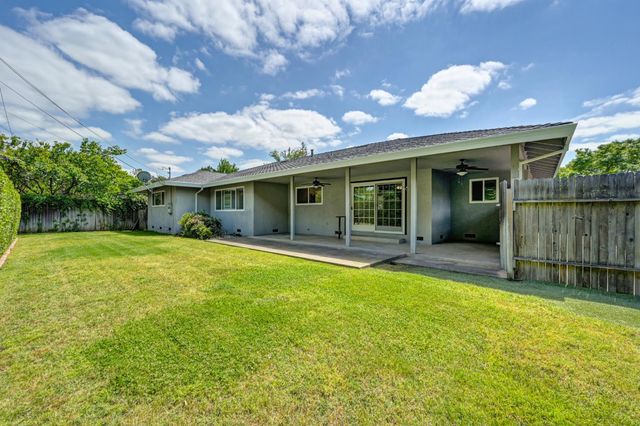 21 Saratoga Cir, Sacramento, CA 95864