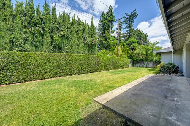 21 Saratoga Cir, Sacramento, CA 95864