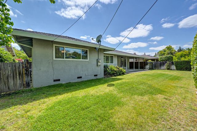 21 Saratoga Cir, Sacramento, CA 95864