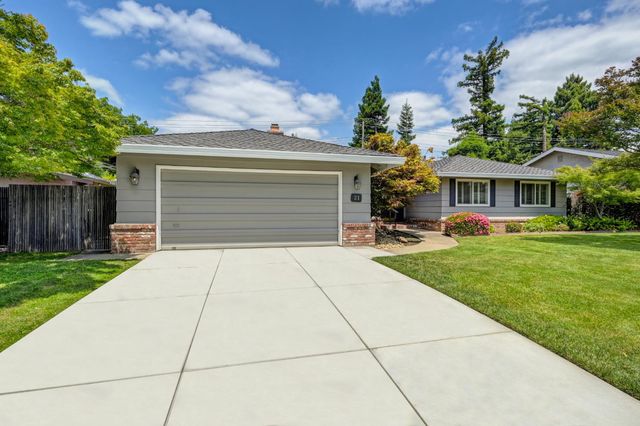 21 Saratoga Cir, Sacramento, CA 95864