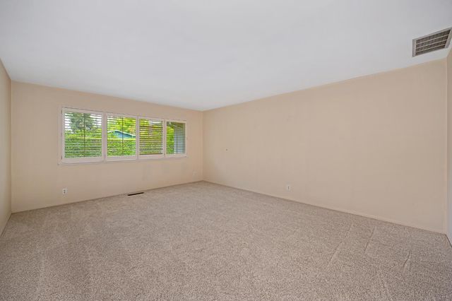 21 Saratoga Cir, Sacramento, CA 95864