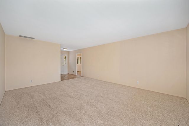 21 Saratoga Cir, Sacramento, CA 95864