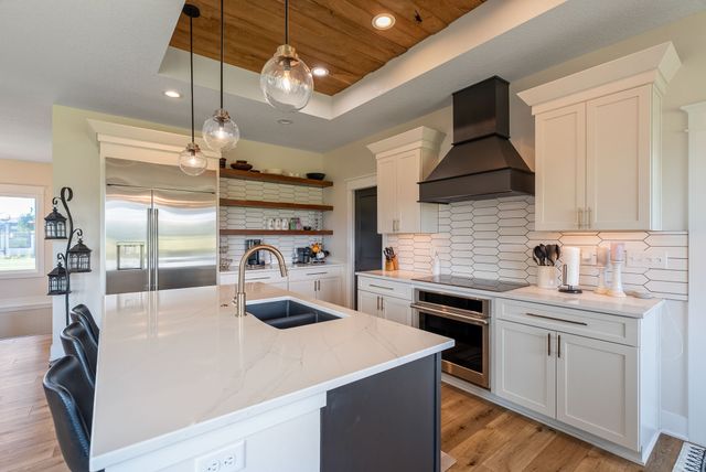 2800 Blooming Heights Drive, Norwalk, IA 50211