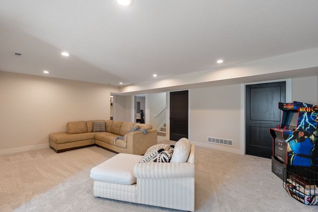 2800 Blooming Heights Drive, Norwalk, IA 50211