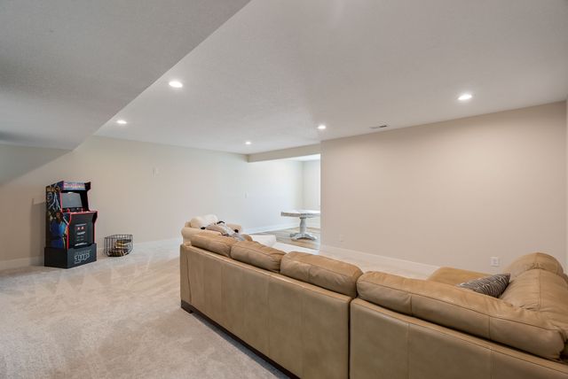2800 Blooming Heights Drive, Norwalk, IA 50211
