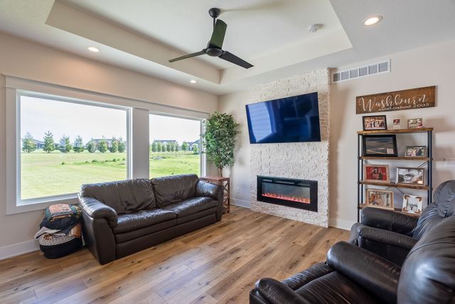 2800 Blooming Heights Drive, Norwalk, IA 50211