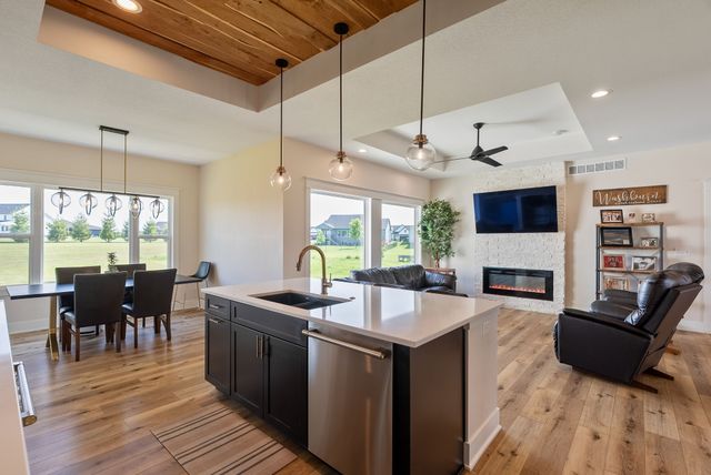 2800 Blooming Heights Drive, Norwalk, IA 50211