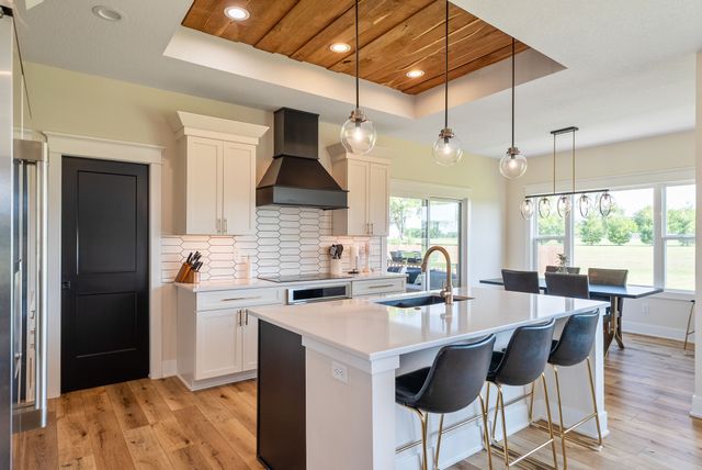 2800 Blooming Heights Drive, Norwalk, IA 50211