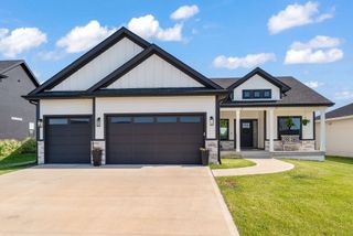 2800 Blooming Heights Drive, Norwalk, IA 50211