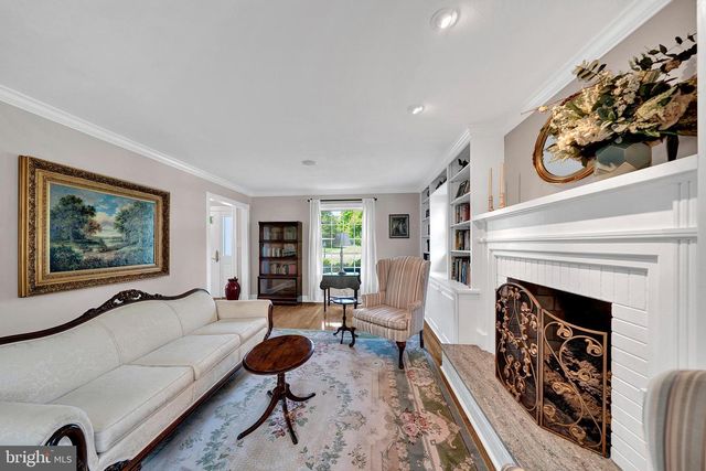 6 FARM RD, Ewing, NJ 08638