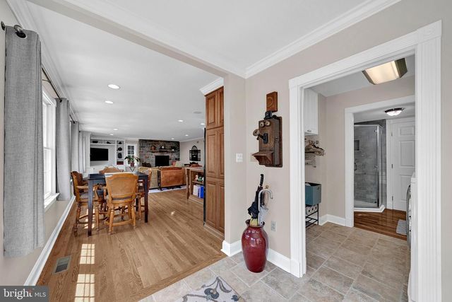 6 FARM RD, Ewing, NJ 08638