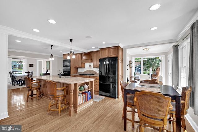 6 FARM RD, Ewing, NJ 08638