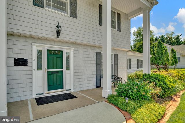 6 FARM RD, Ewing, NJ 08638