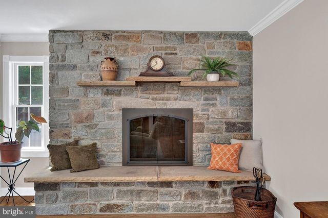 6 FARM RD, Ewing, NJ 08638