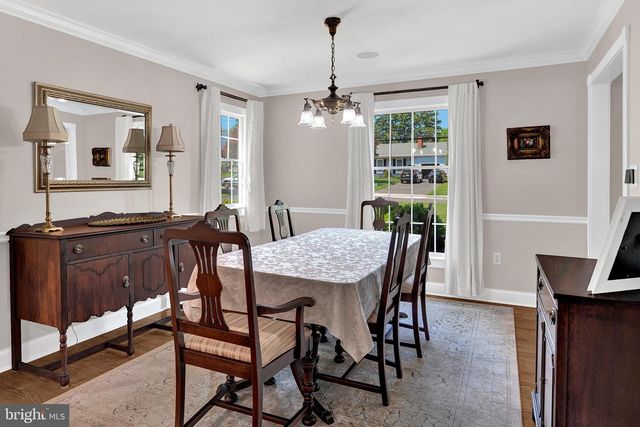 6 FARM RD, Ewing, NJ 08638