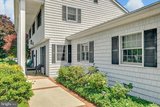 6 FARM RD, Ewing, NJ 08638