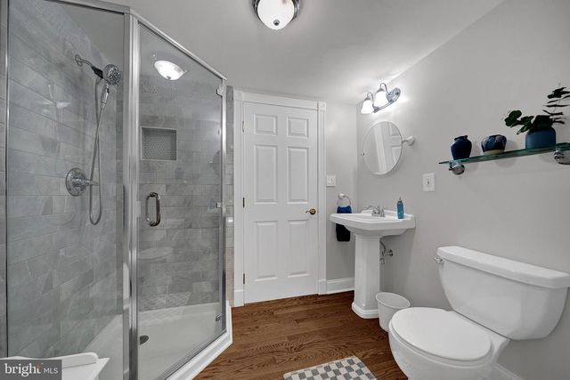 6 FARM RD, Ewing, NJ 08638