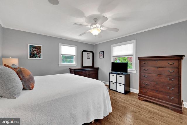 6 FARM RD, Ewing, NJ 08638