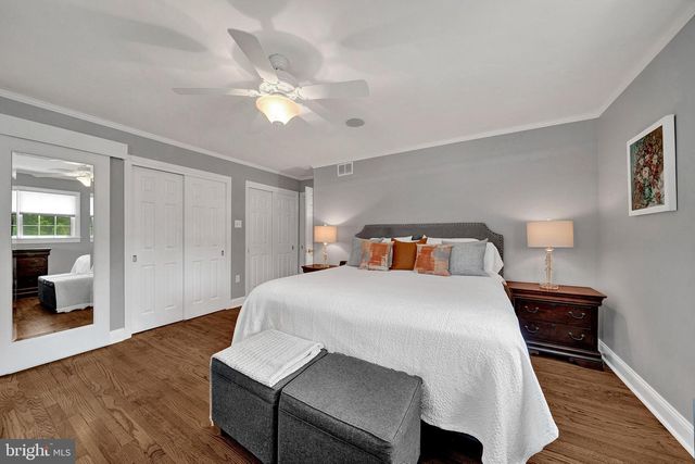 6 FARM RD, Ewing, NJ 08638