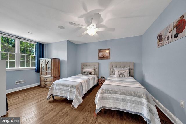 6 FARM RD, Ewing, NJ 08638