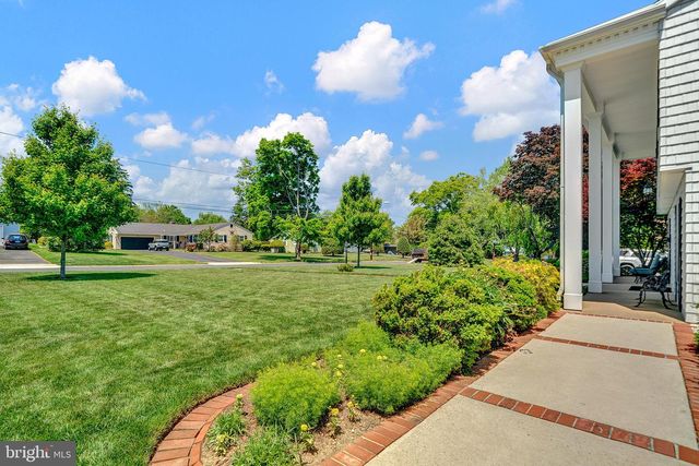 6 FARM RD, Ewing, NJ 08638
