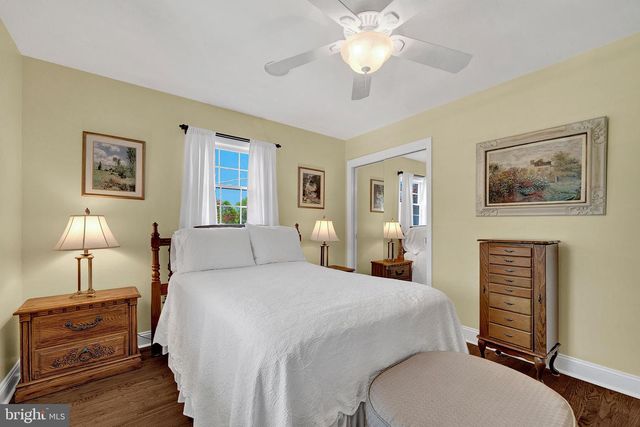 6 FARM RD, Ewing, NJ 08638