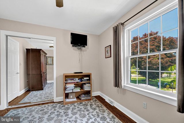 6 FARM RD, Ewing, NJ 08638