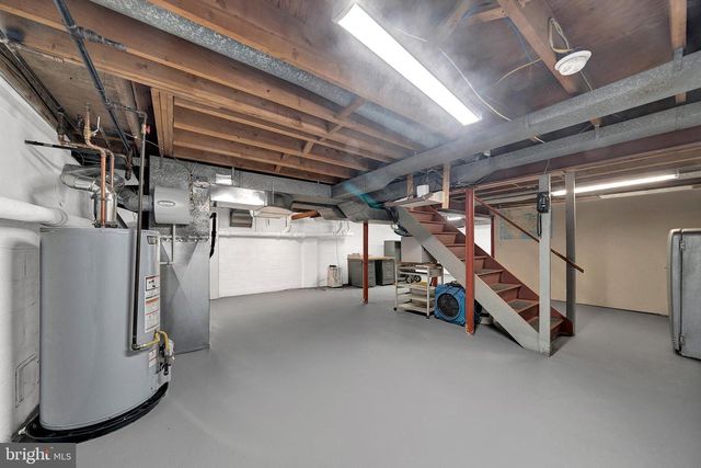 6 FARM RD, Ewing, NJ 08638