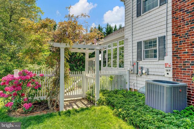 6 FARM RD, Ewing, NJ 08638