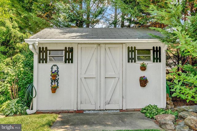 6 FARM RD, Ewing, NJ 08638