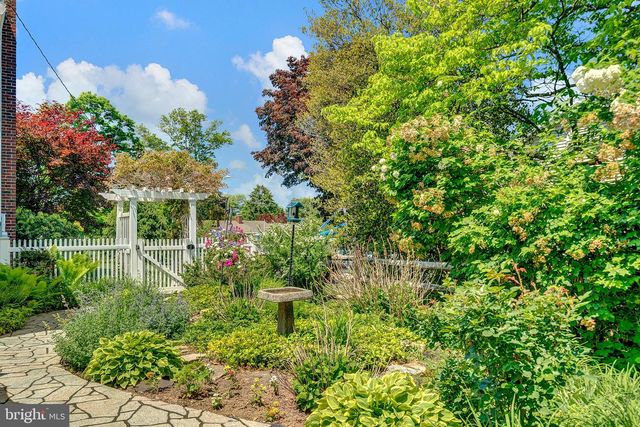 6 FARM RD, Ewing, NJ 08638