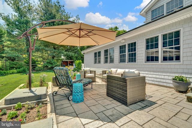 6 FARM RD, Ewing, NJ 08638