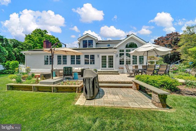 6 FARM RD, Ewing, NJ 08638